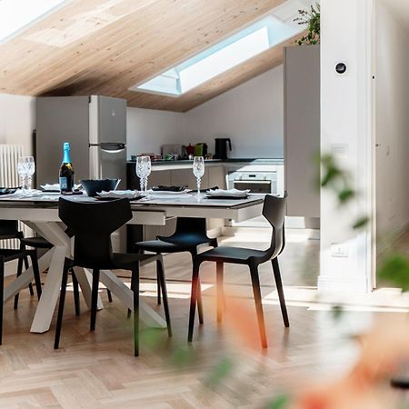 Apartamento Attic 64 - The House Of Travelers Como Exterior foto