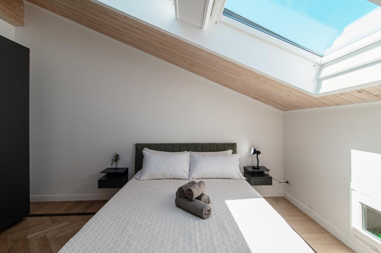 Apartamento Attic 64 - The House Of Travelers Como Exterior foto