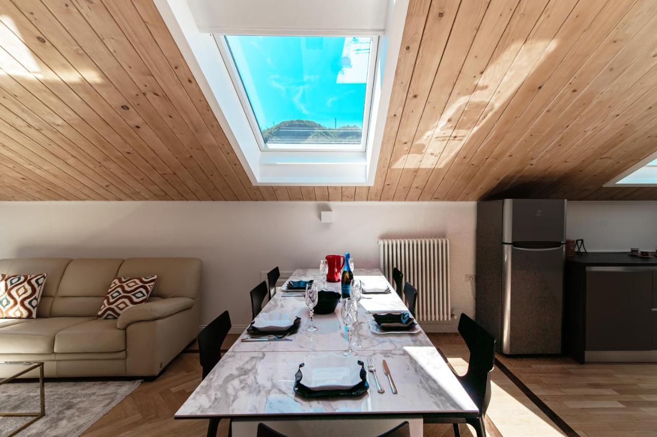 Apartamento Attic 64 - The House Of Travelers Como Exterior foto