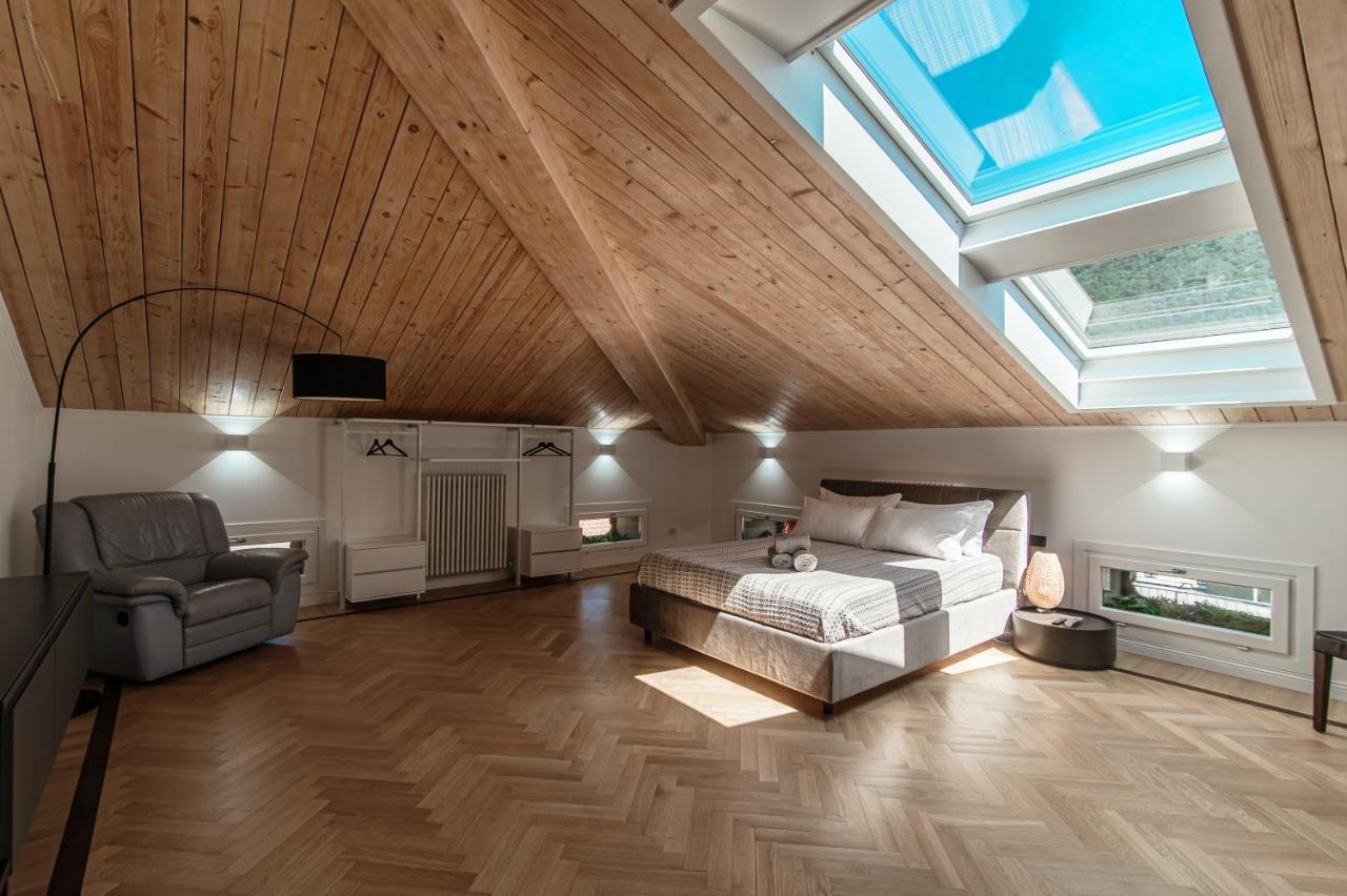 Apartamento Attic 64 - The House Of Travelers Como Exterior foto