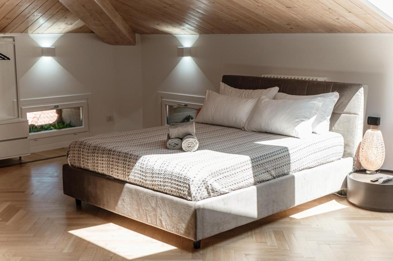 Apartamento Attic 64 - The House Of Travelers Como Exterior foto