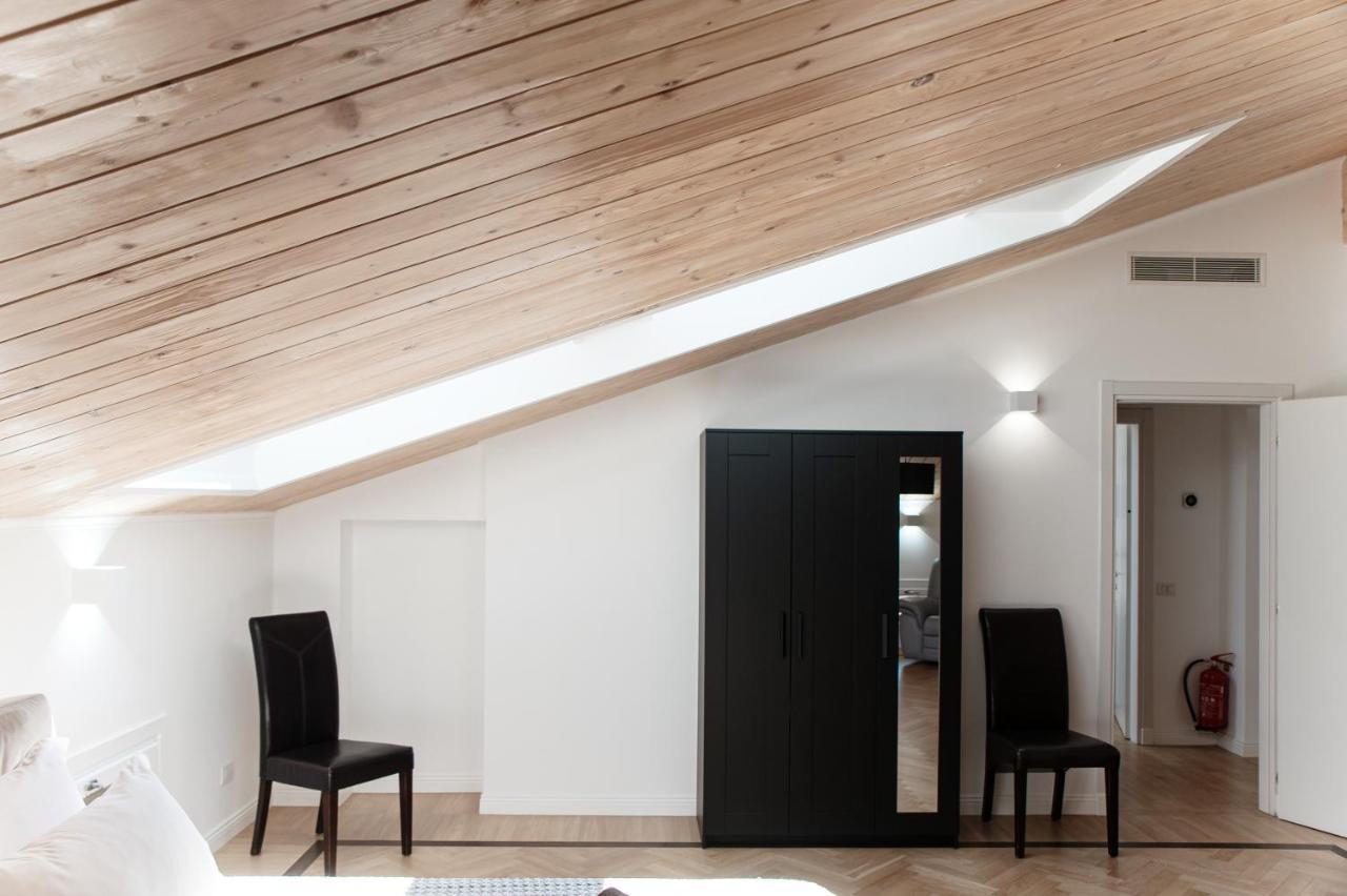 Apartamento Attic 64 - The House Of Travelers Como Exterior foto