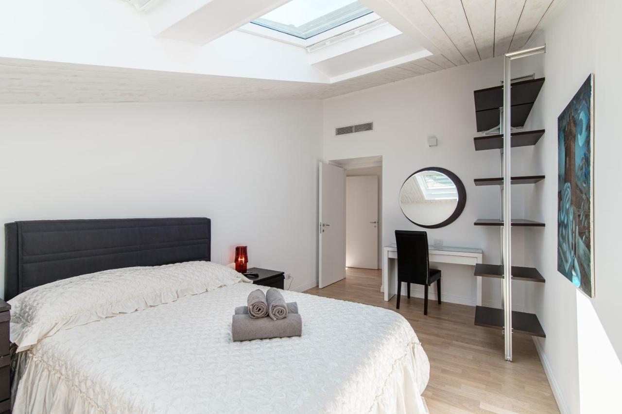 Apartamento Attic 64 - The House Of Travelers Como Exterior foto