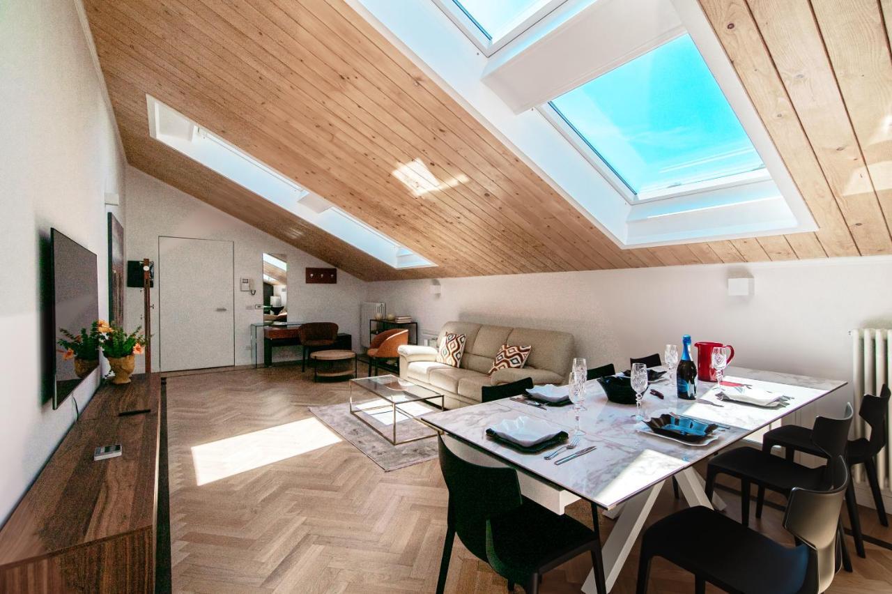 Apartamento Attic 64 - The House Of Travelers Como Exterior foto