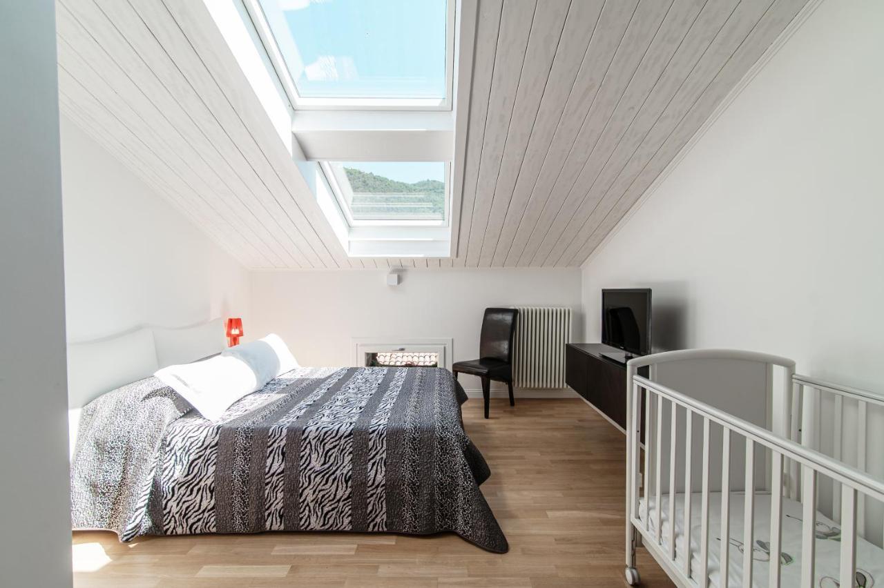 Apartamento Attic 64 - The House Of Travelers Como Exterior foto