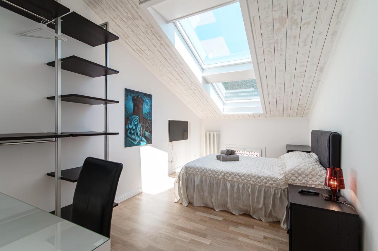 Apartamento Attic 64 - The House Of Travelers Como Exterior foto